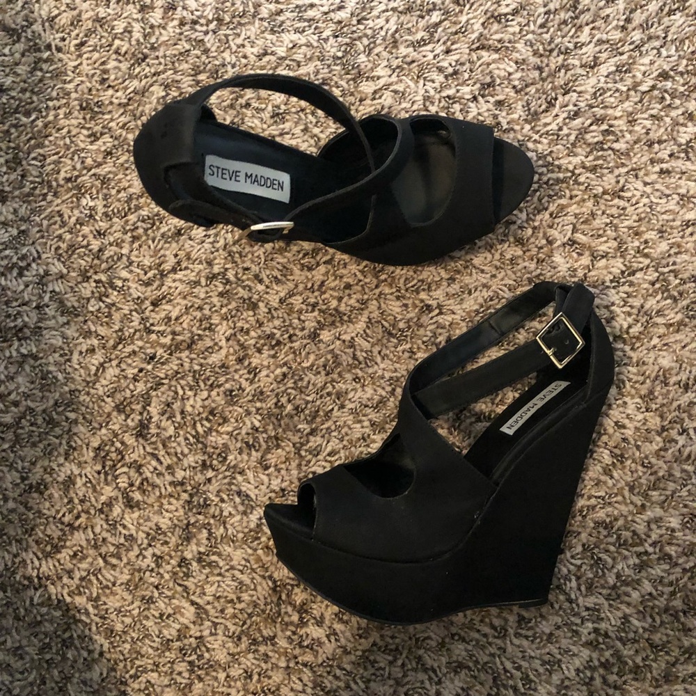 Steve Madden black wedge
